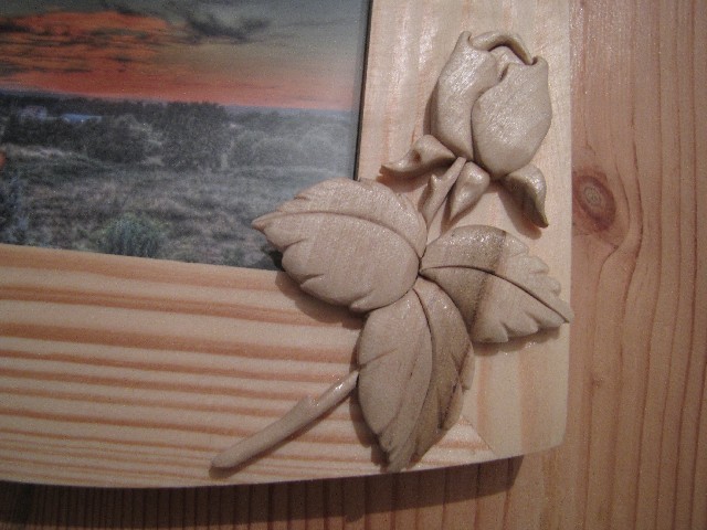 fiori in legno realizzati con il traforo elettrico: 