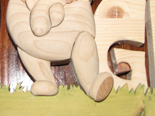 particolare del corpo della sagoma di legno: 