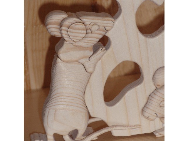 particolare di una delle sagome dei topi in legno: 