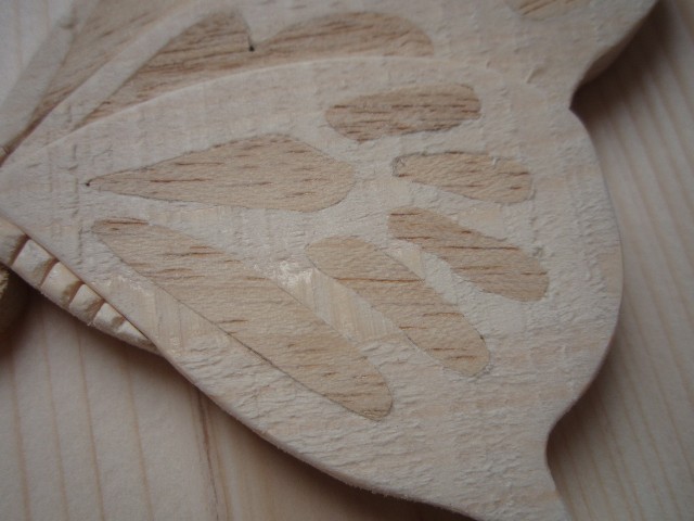Farfalla in legno realizzata con il traforo: 